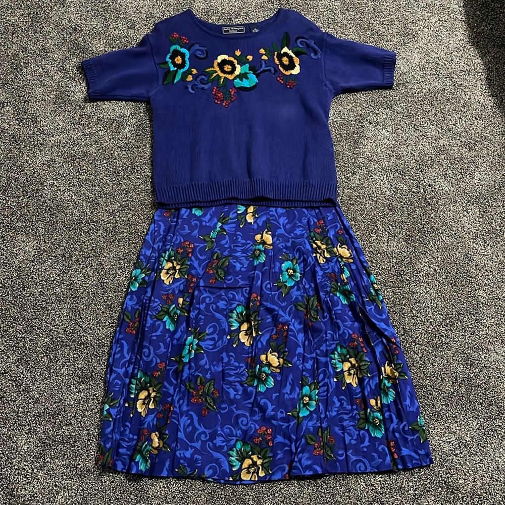Vintage 80s Norton McNaughton Petites medium floral matching skirt sweater set
